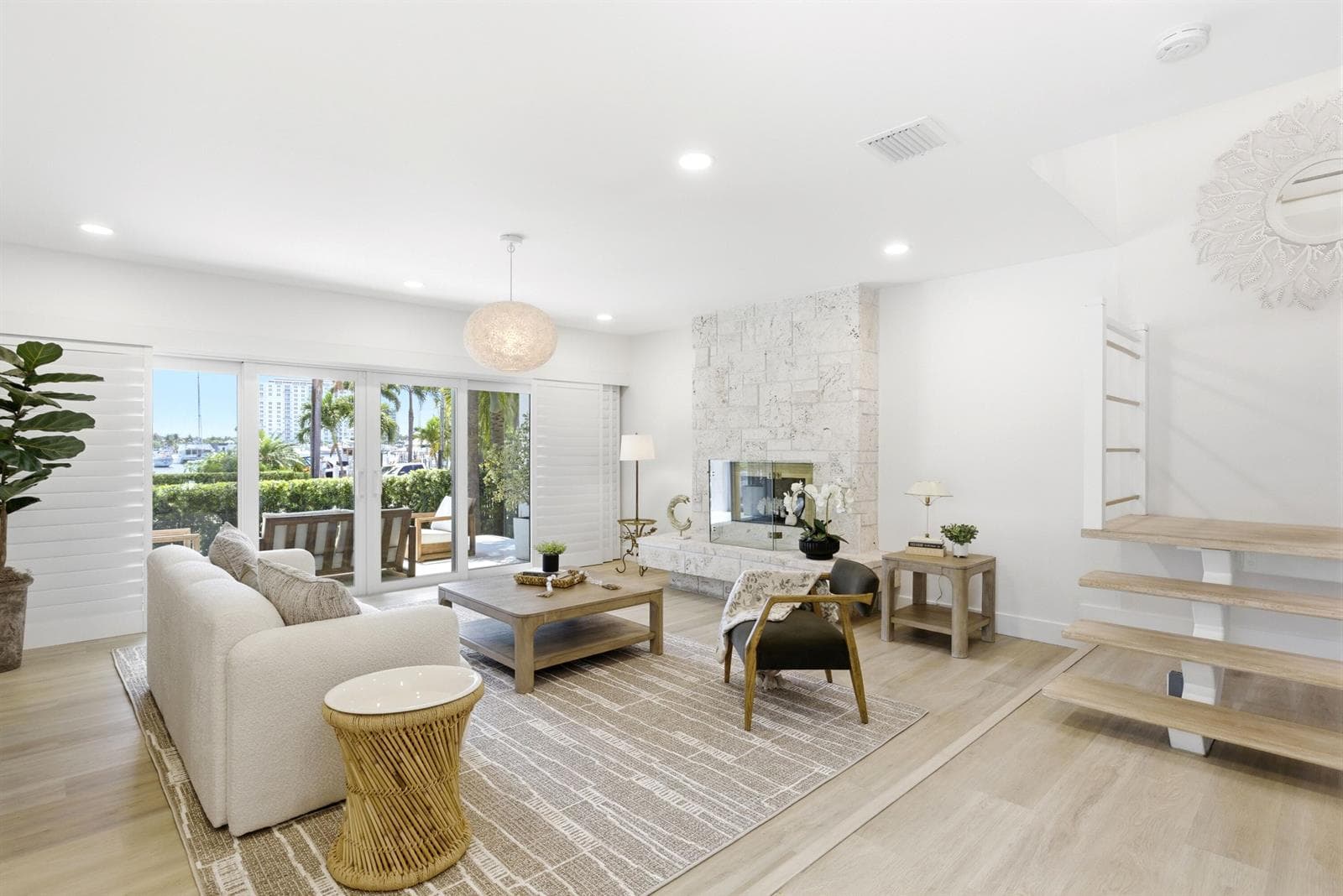 325 SE 26th Ave