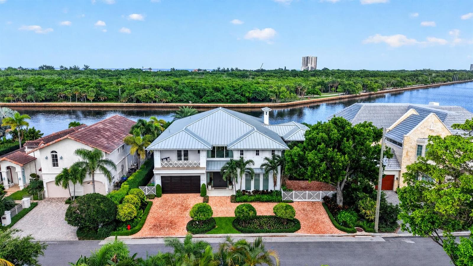 1900 Intracoastal Dr