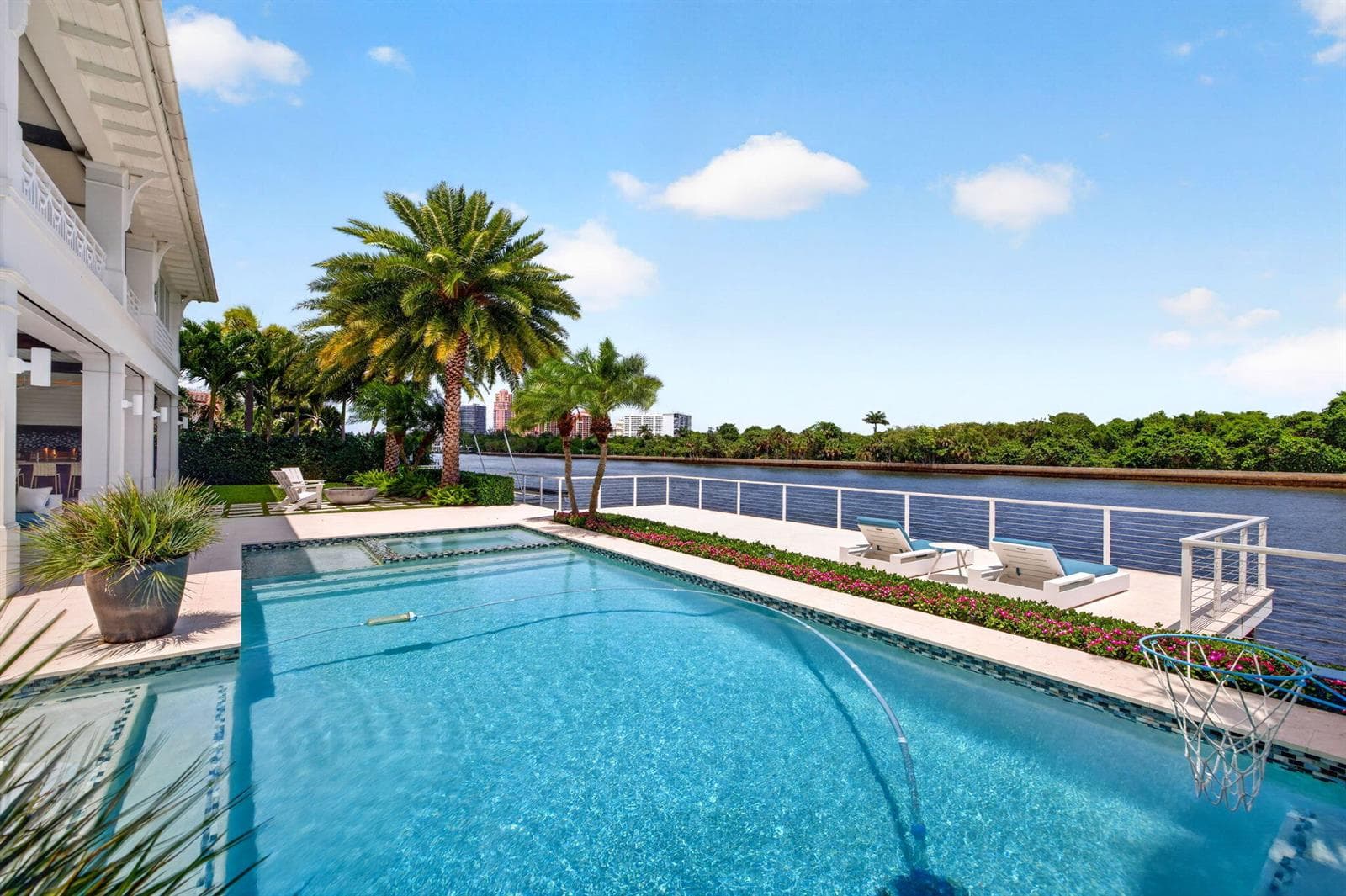 1900 Intracoastal Dr