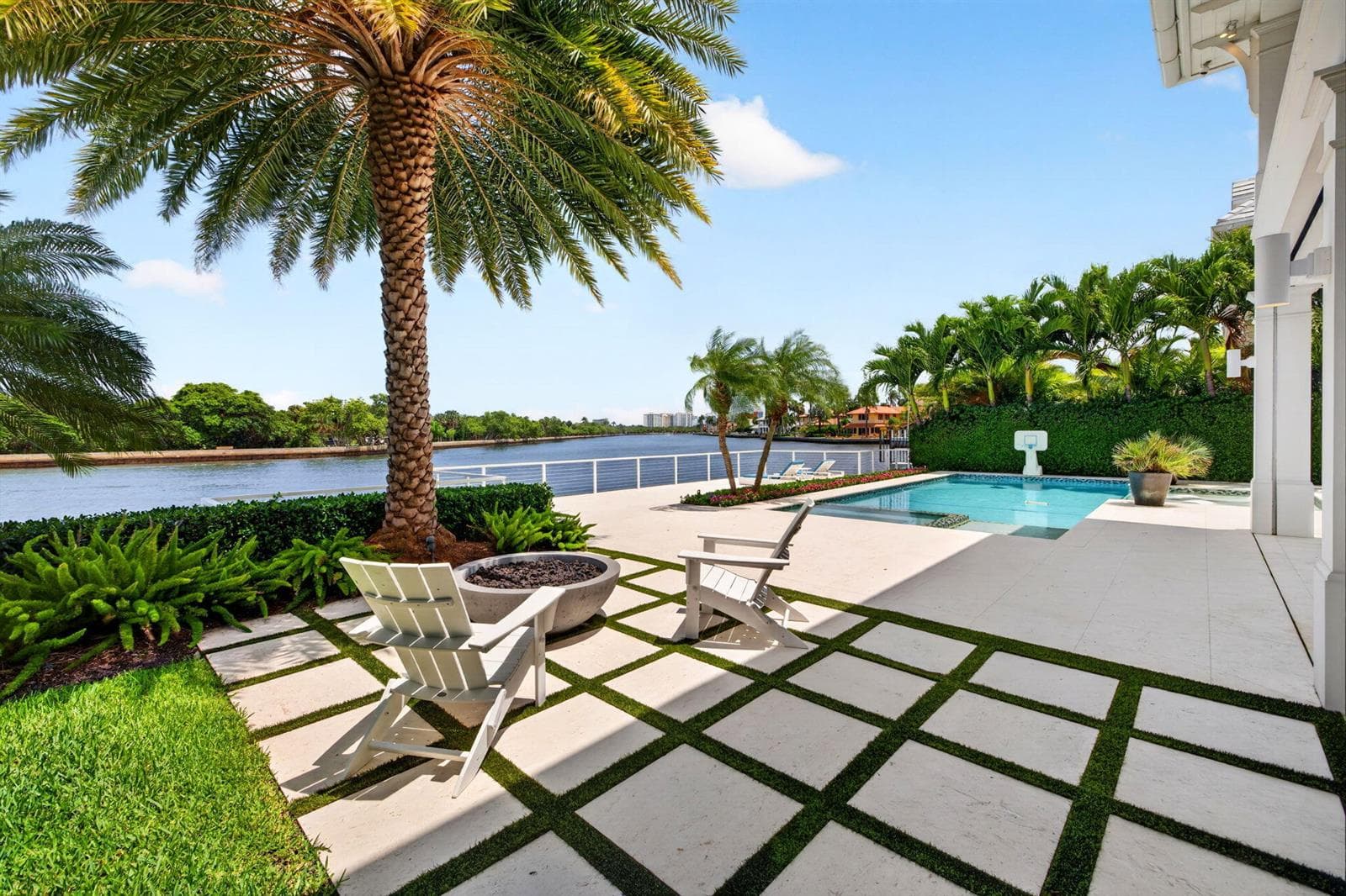 1900 Intracoastal Dr