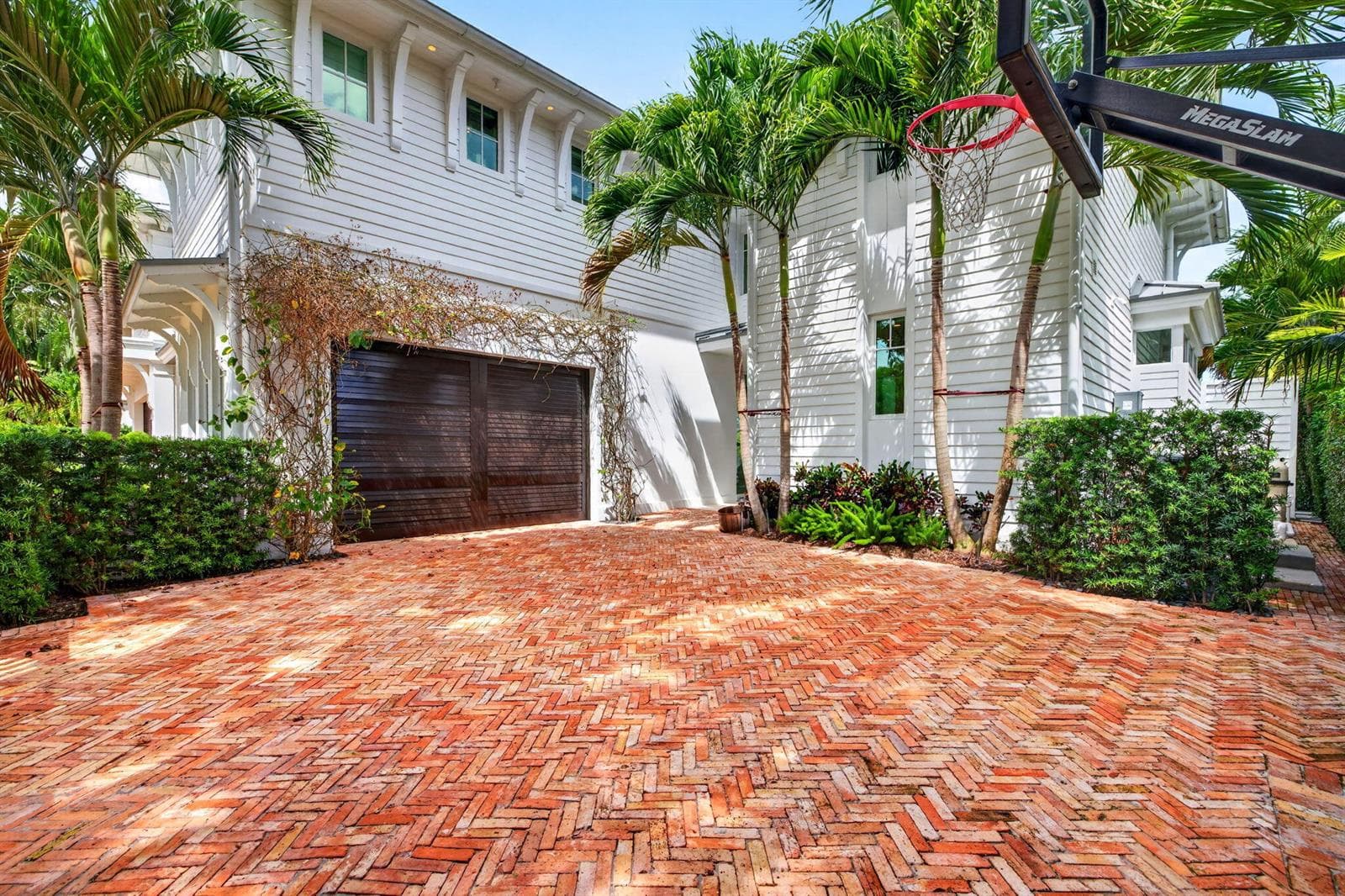 1900 Intracoastal Dr