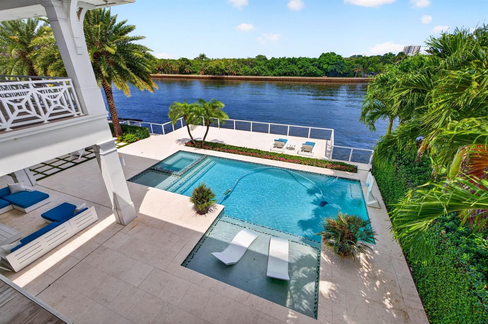 1900 Intracoastal Dr
