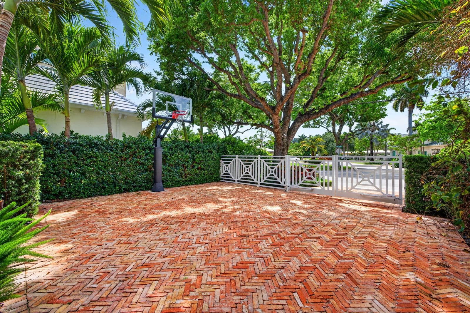 1900 Intracoastal Dr