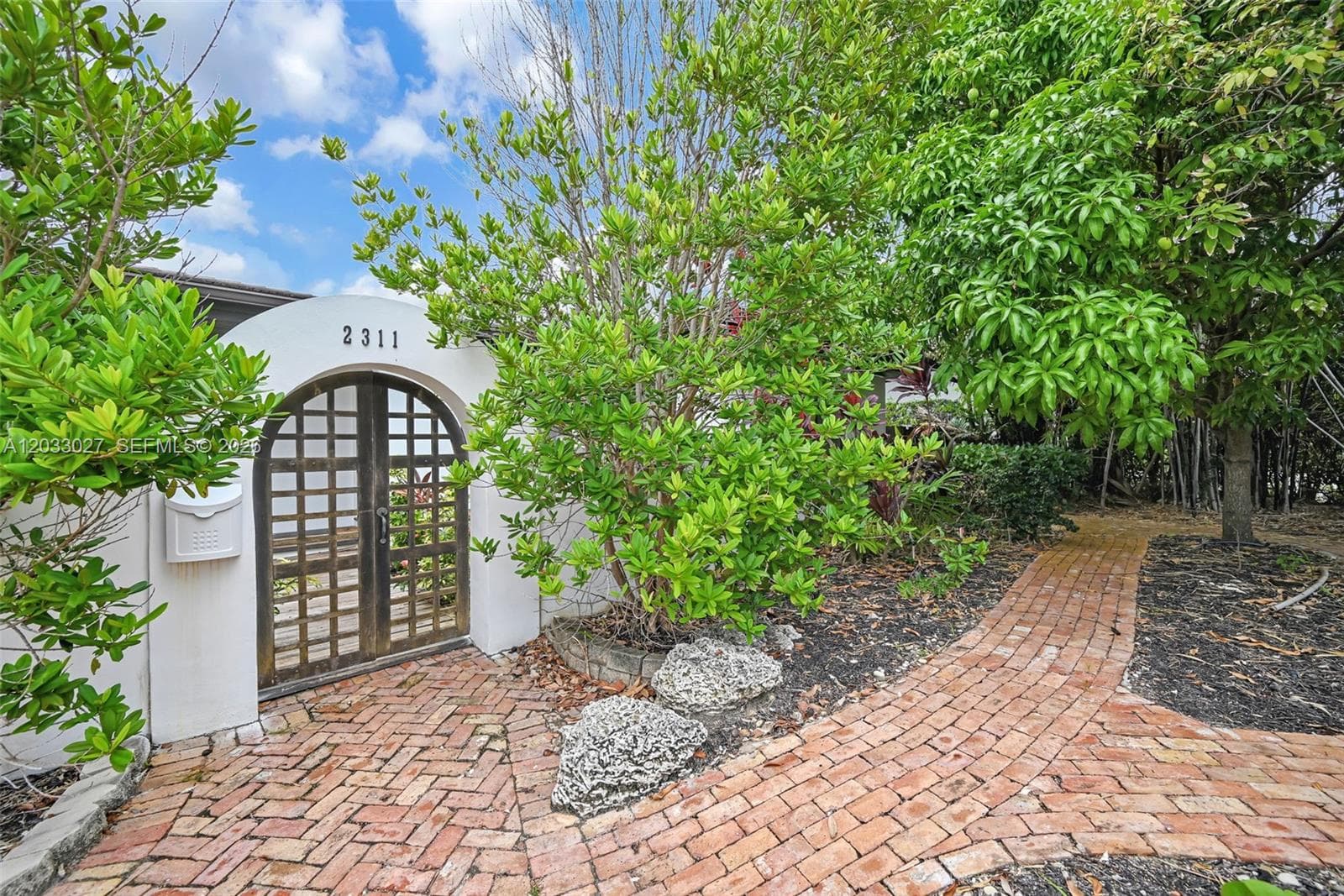2311 Delmar Pl