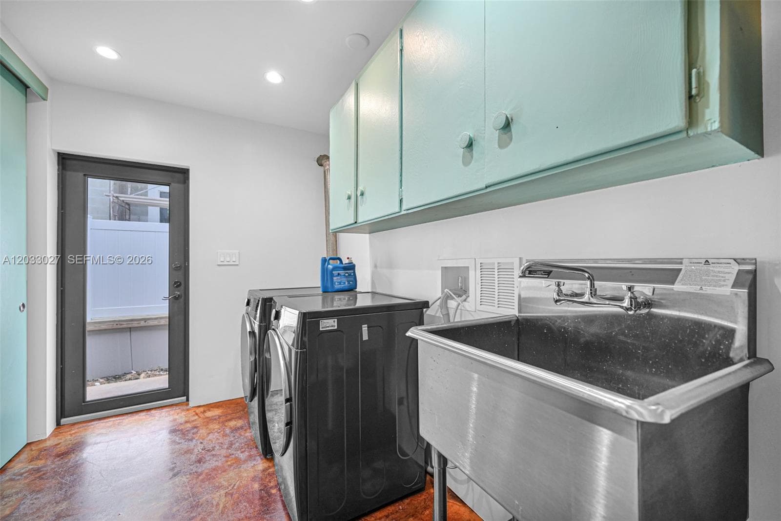 2311 Delmar Pl