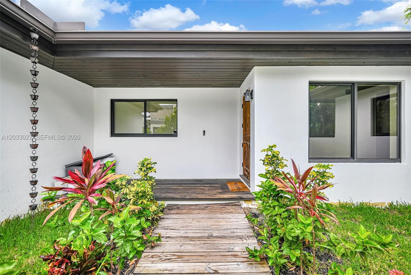 2311 Delmar Pl