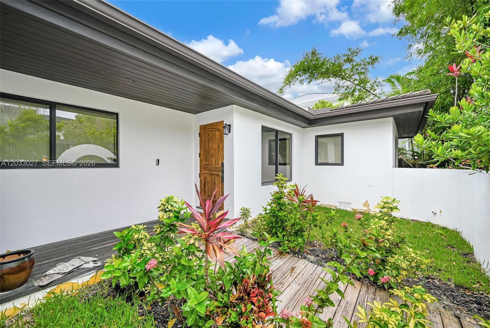2311 Delmar Pl