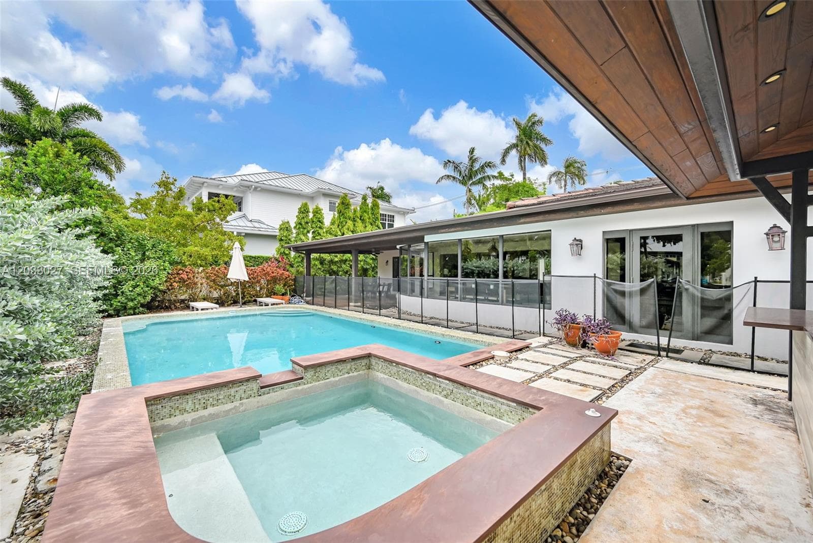 2311 Delmar Pl