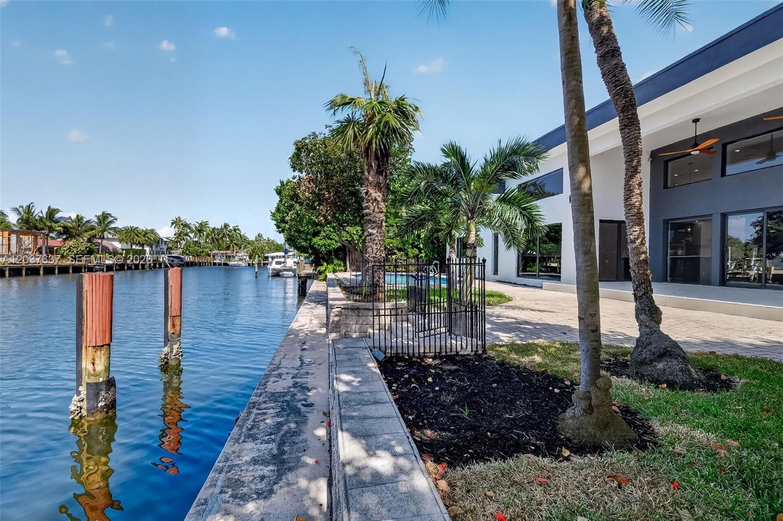 2832 NE 24th Ct