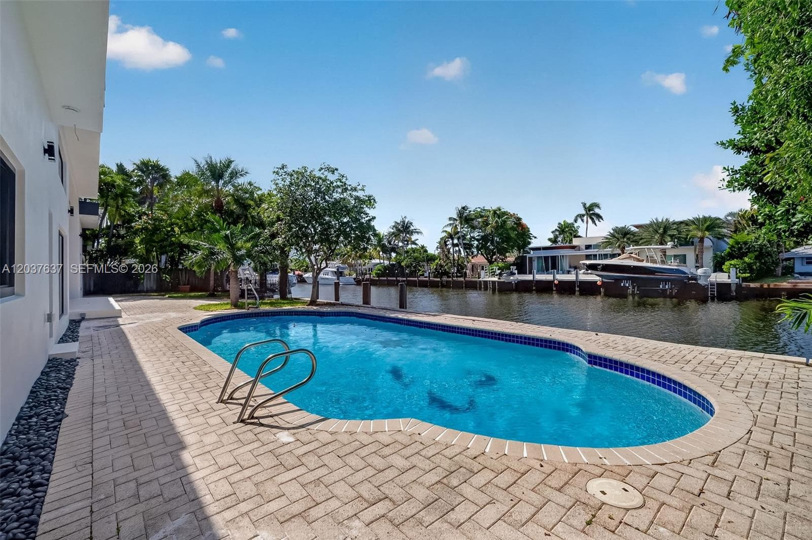 2832 NE 24th Ct