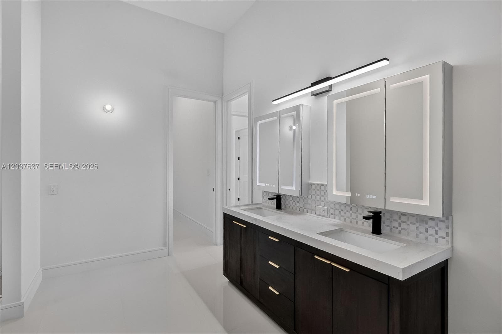 2832 NE 24th Ct