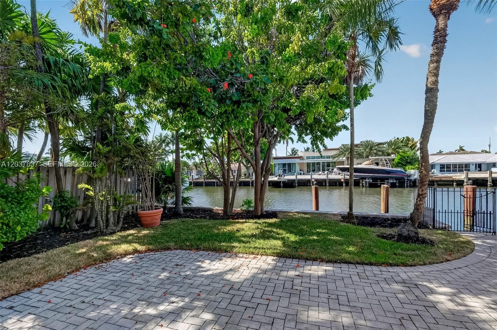 2832 NE 24th Ct
