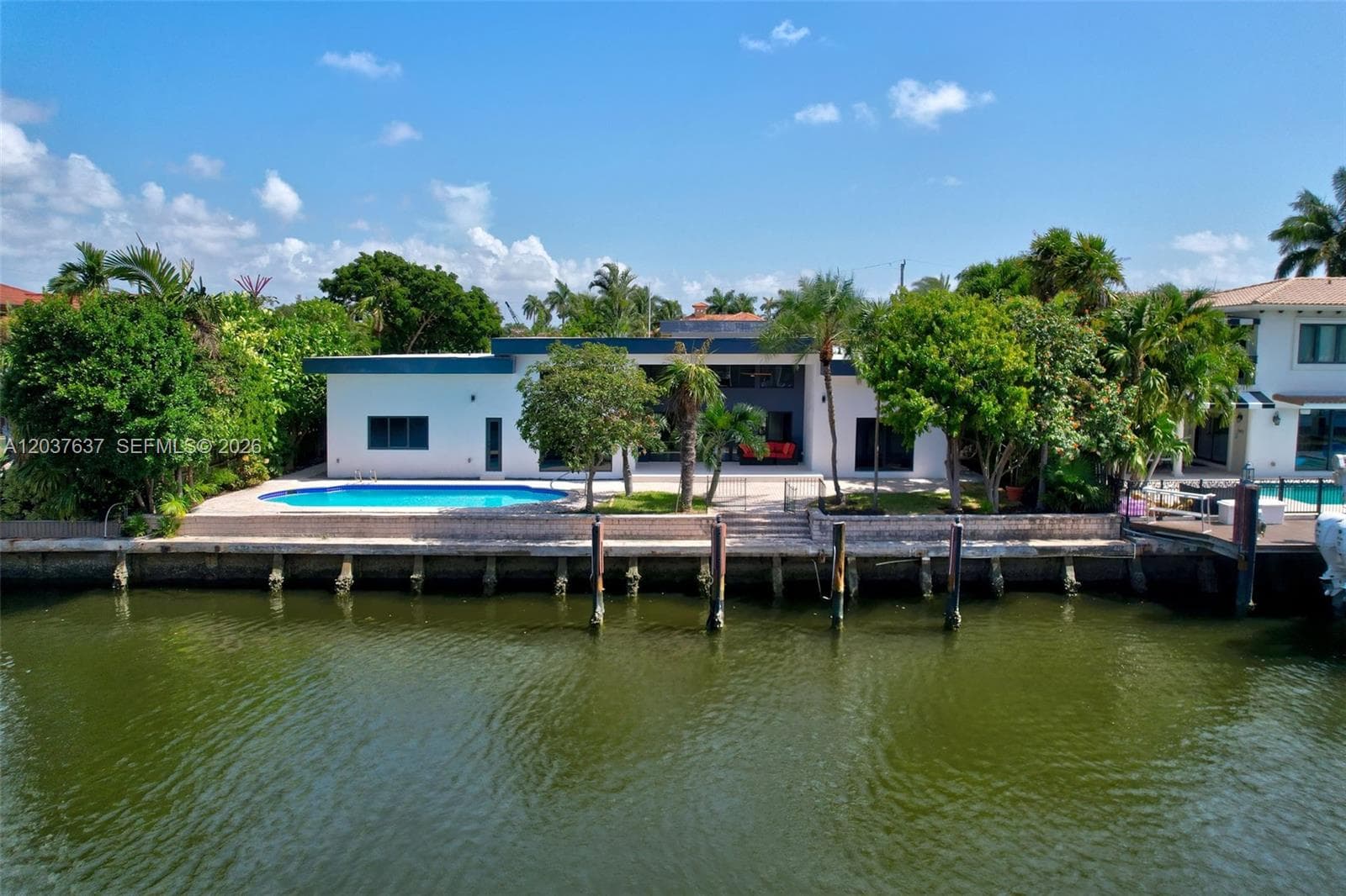 2832 NE 24th Ct