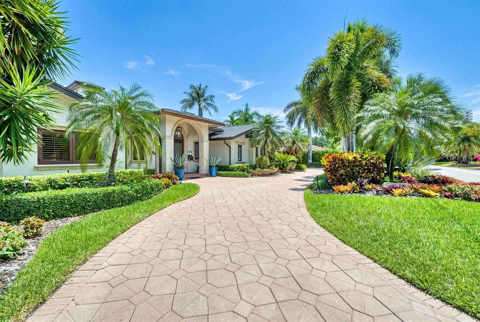 3233 NE 40th Ct
