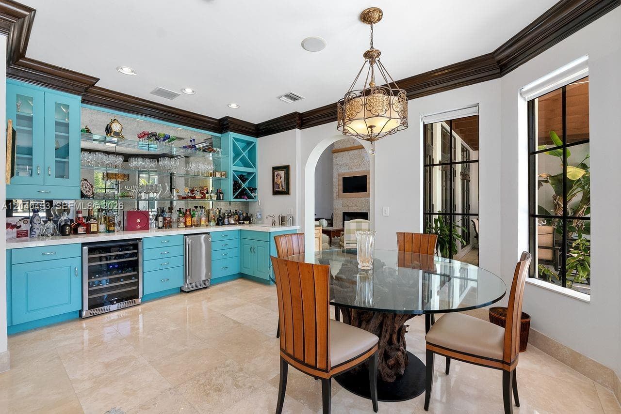 2601 Delmar Pl