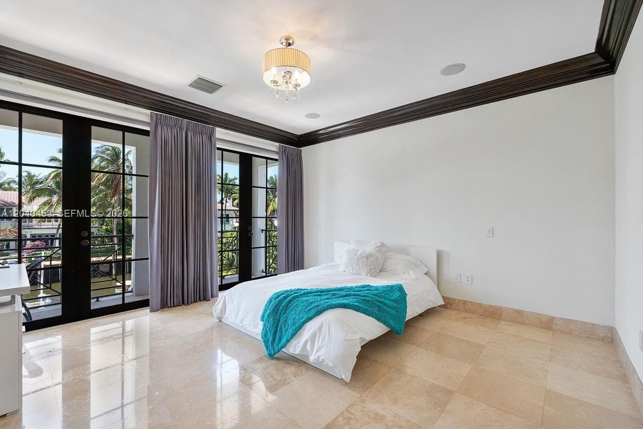 2601 Delmar Pl