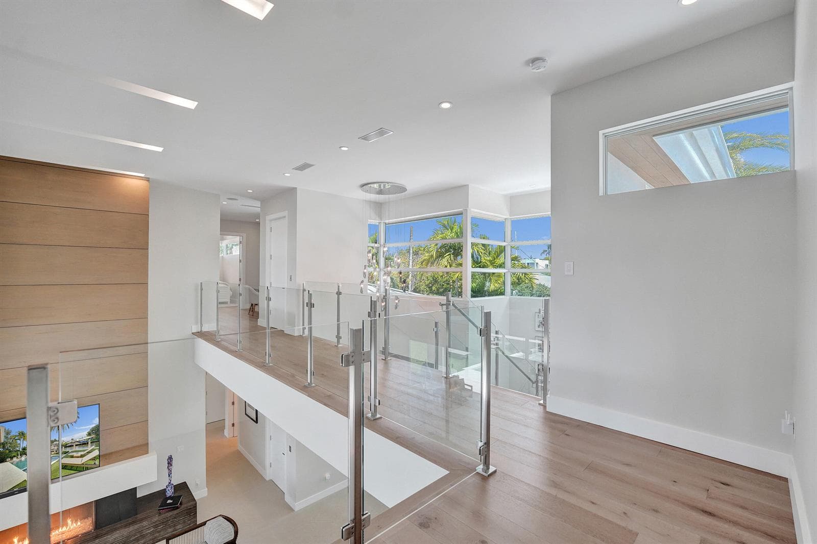 2718 NE 17th St