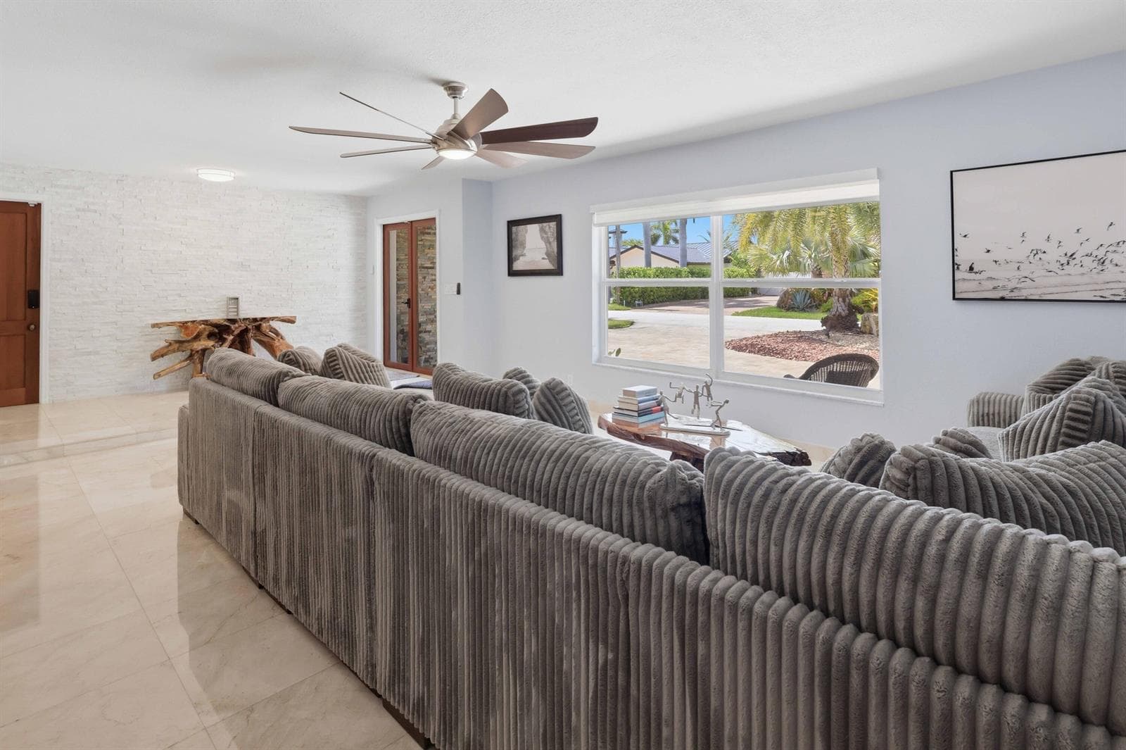 3316 NE 40th Ct