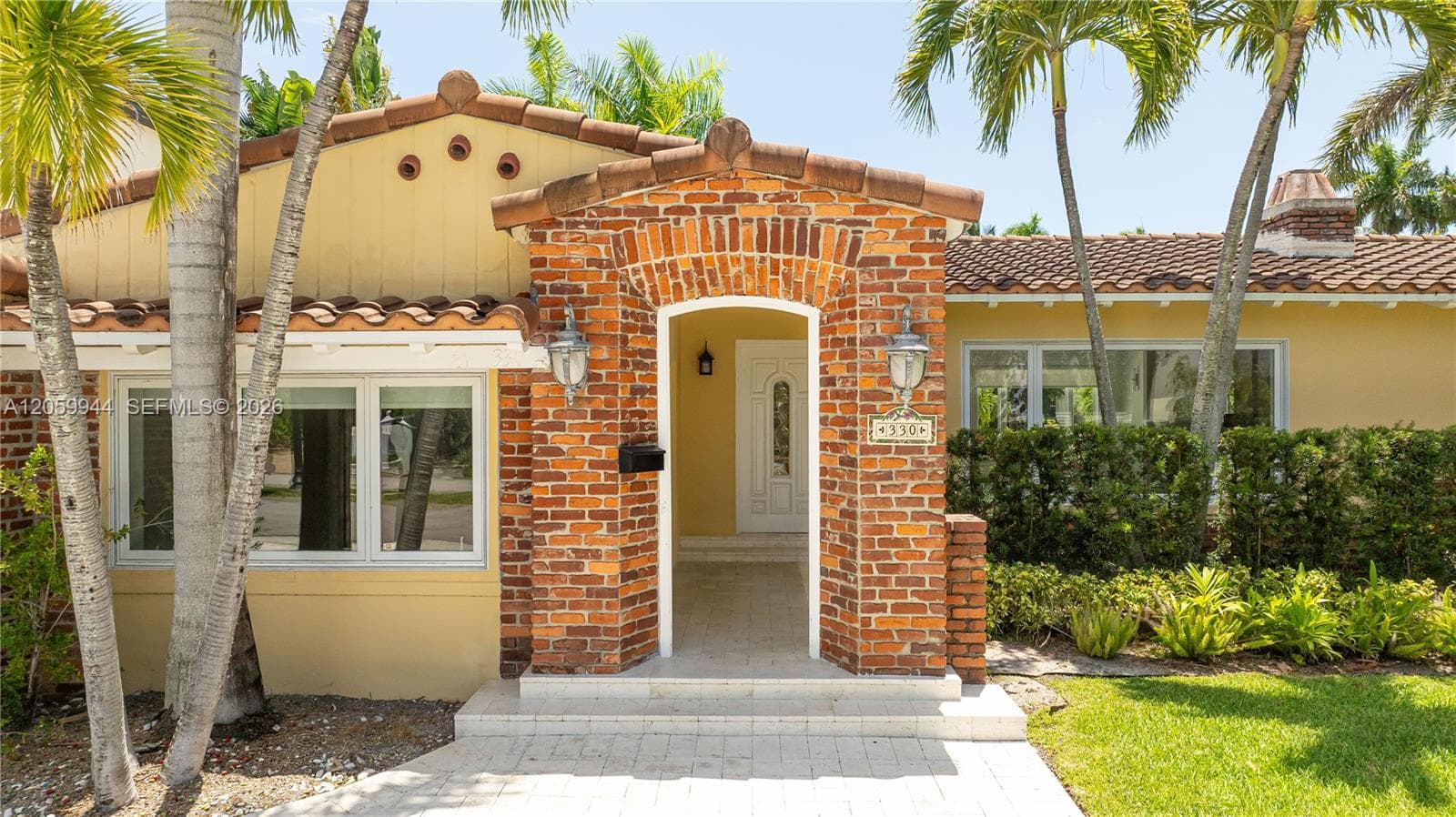 330 Coconut Isle Dr