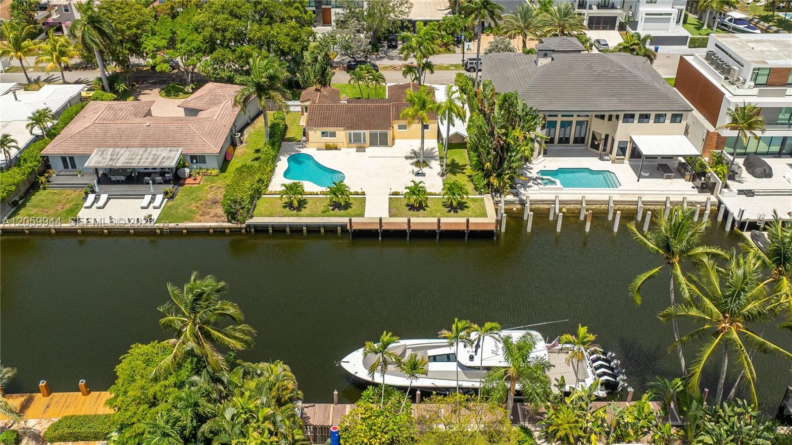 330 Coconut Isle Dr