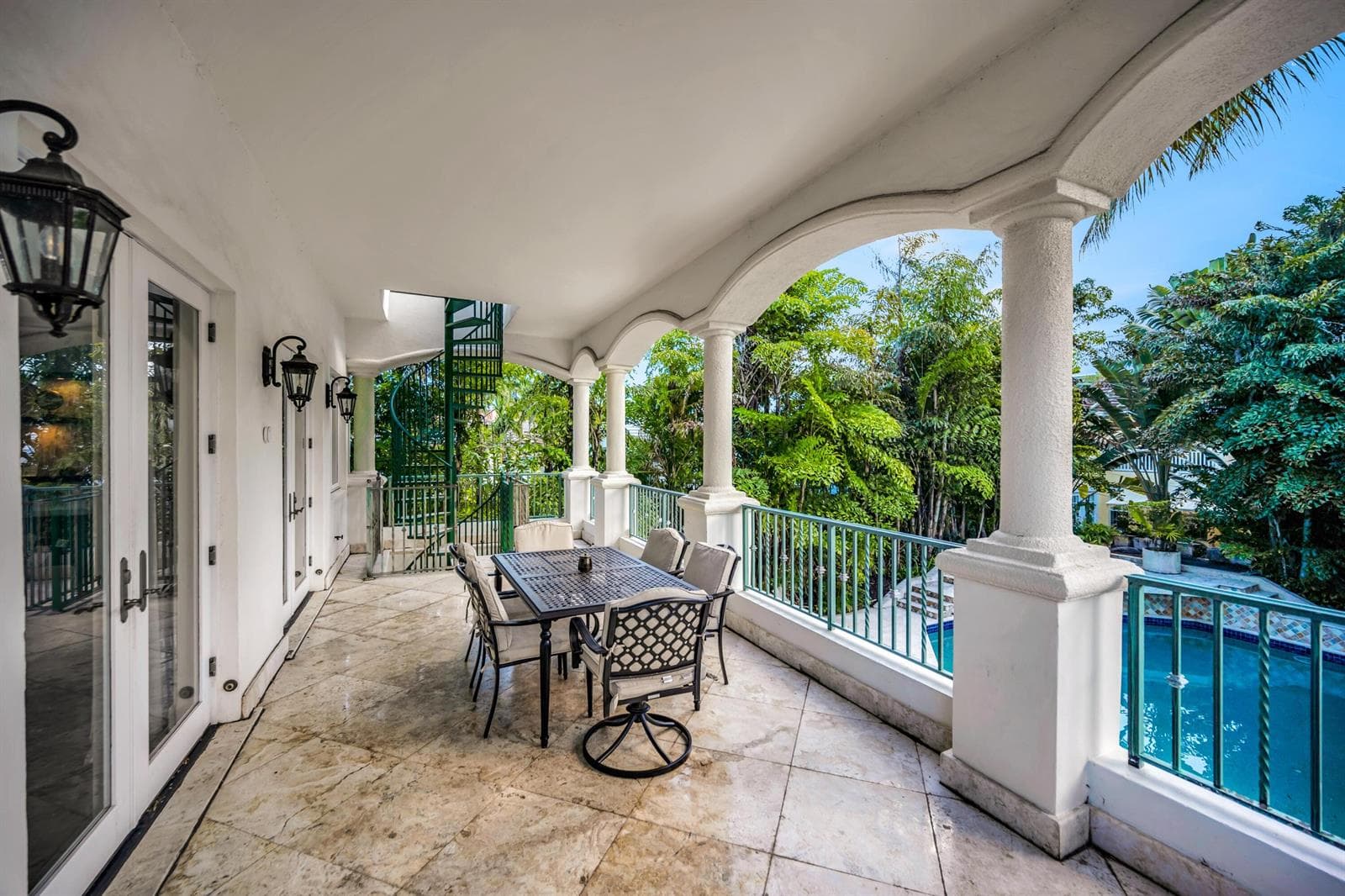 709 Idlewyld Dr