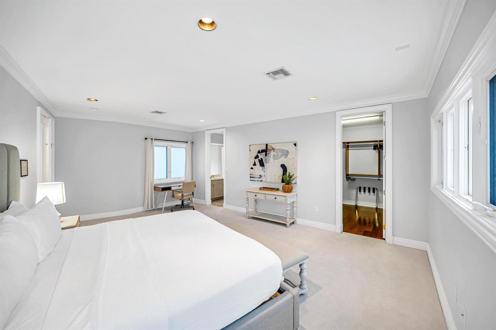 709 Idlewyld Dr