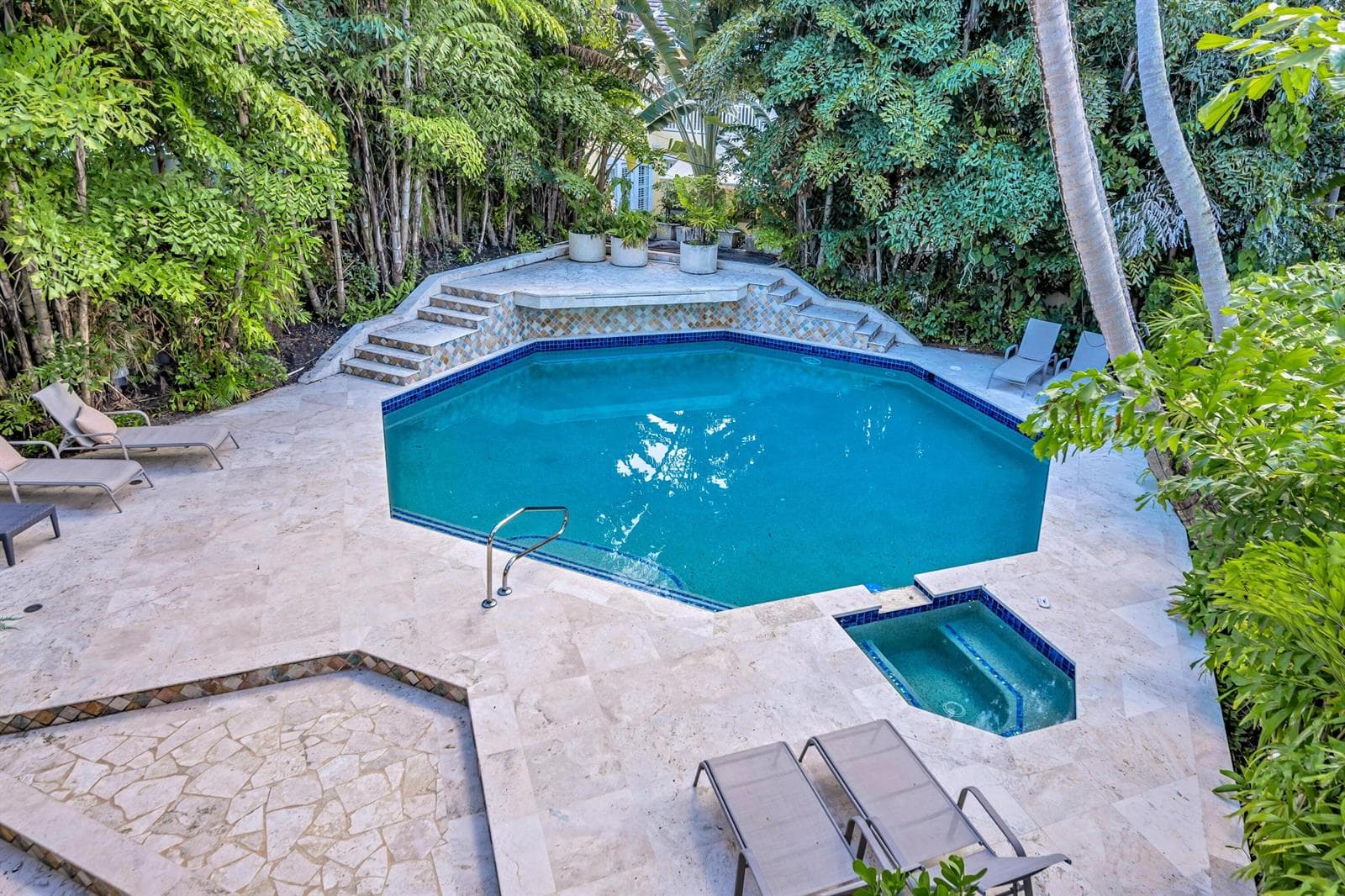 709 Idlewyld Dr