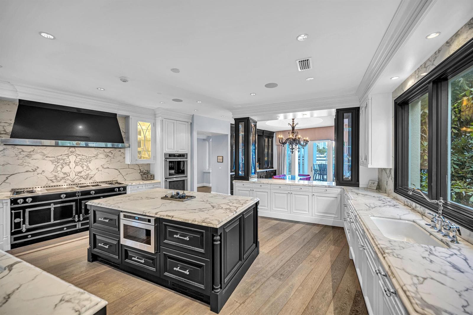709 Idlewyld Dr