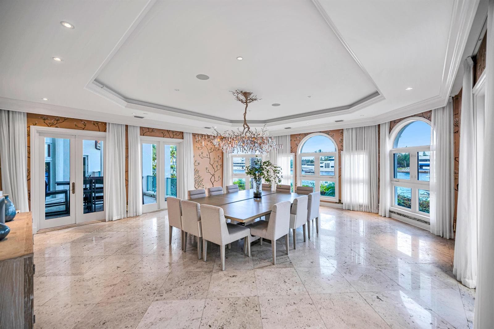 709 Idlewyld Dr