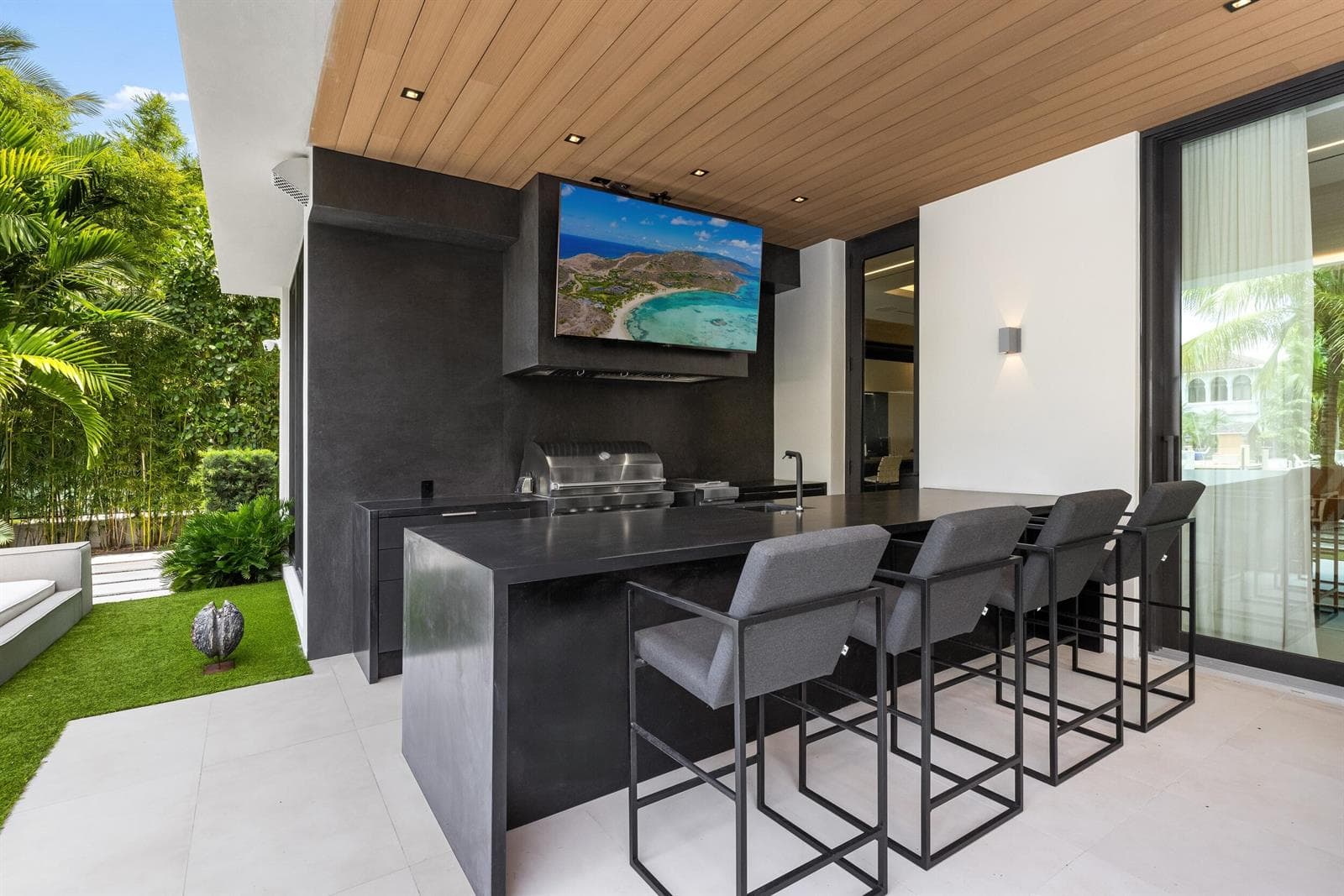 41 Nurmi Dr