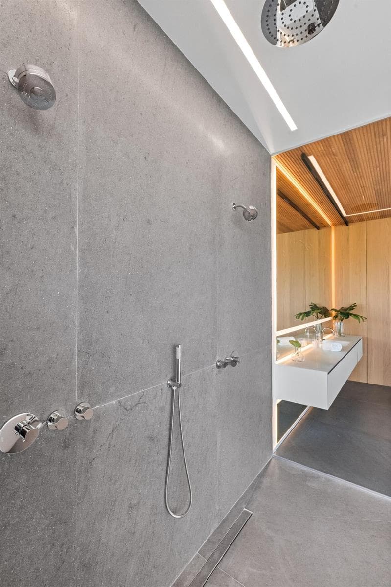 41 Nurmi Dr