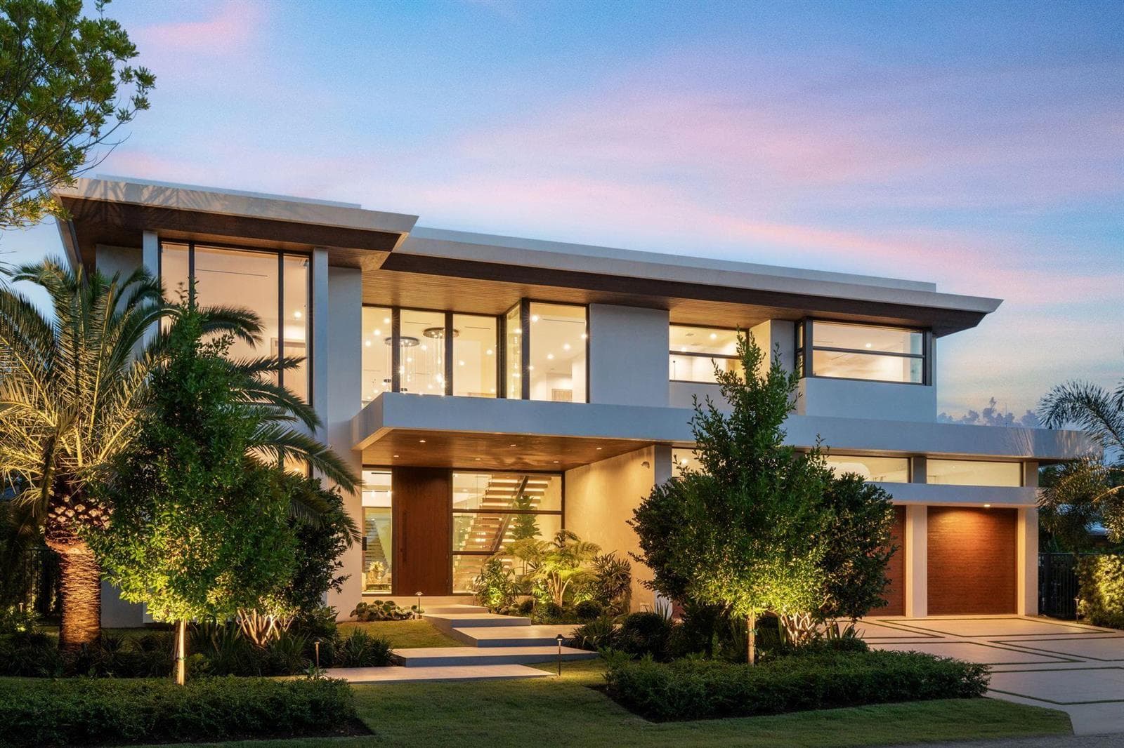 2400 Barcelona Dr
