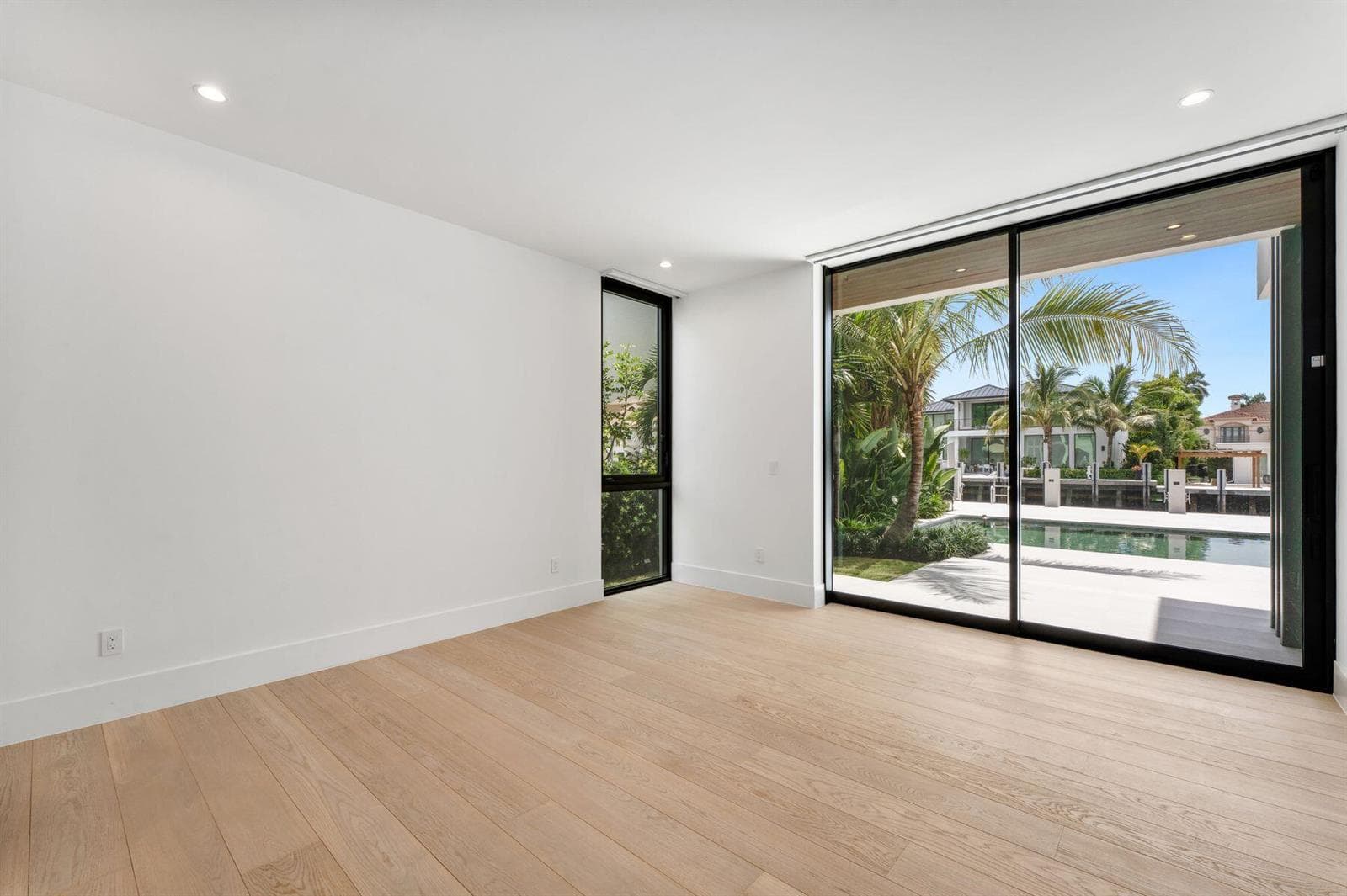 2400 Barcelona Dr