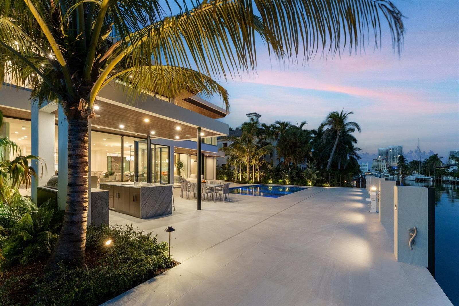 2400 Barcelona Dr