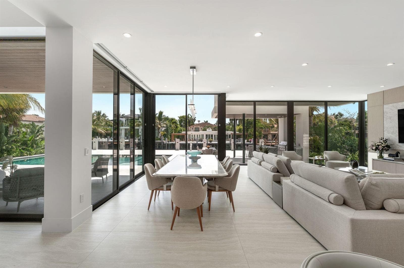 2400 Barcelona Dr
