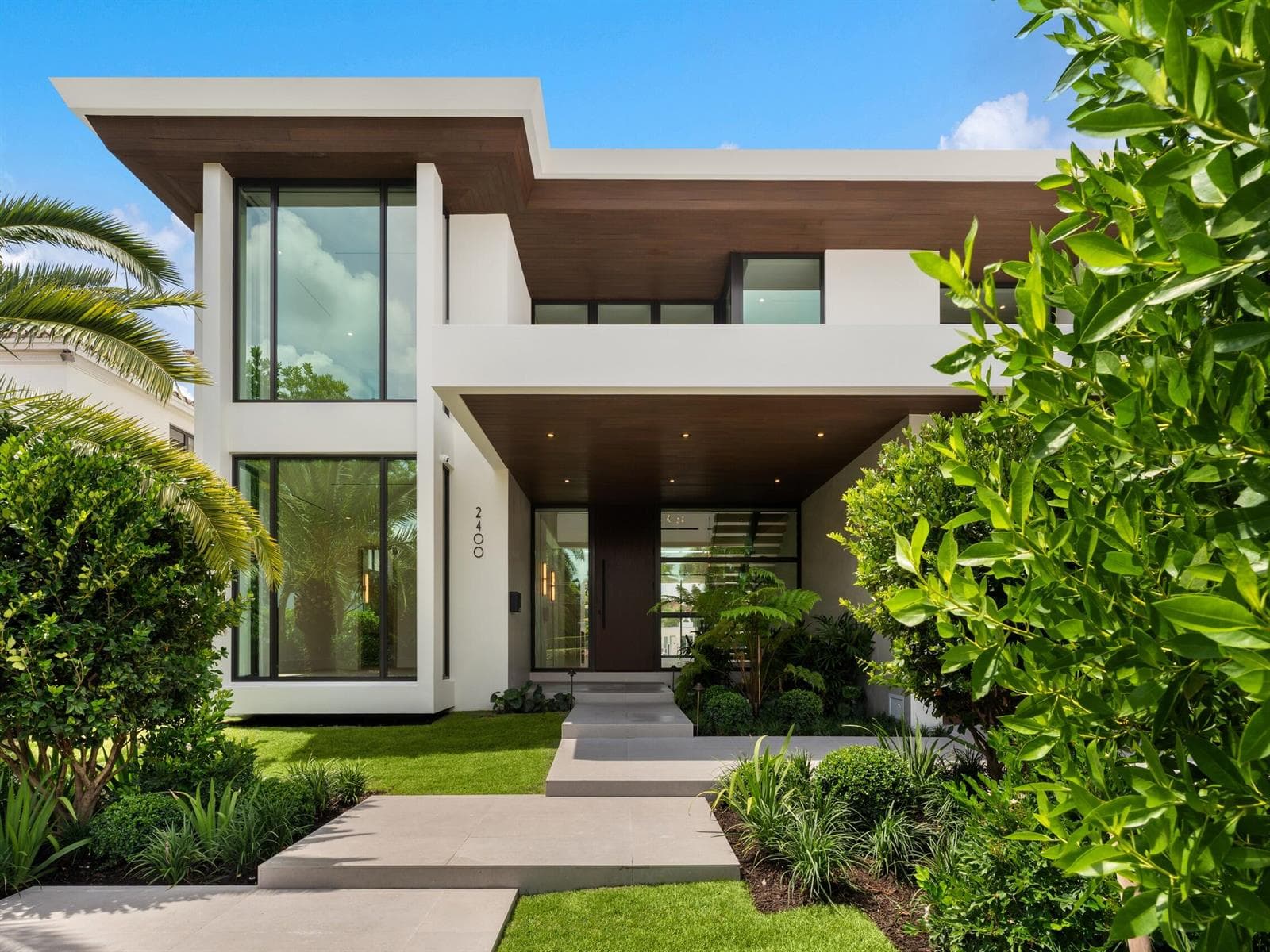 2400 Barcelona Dr
