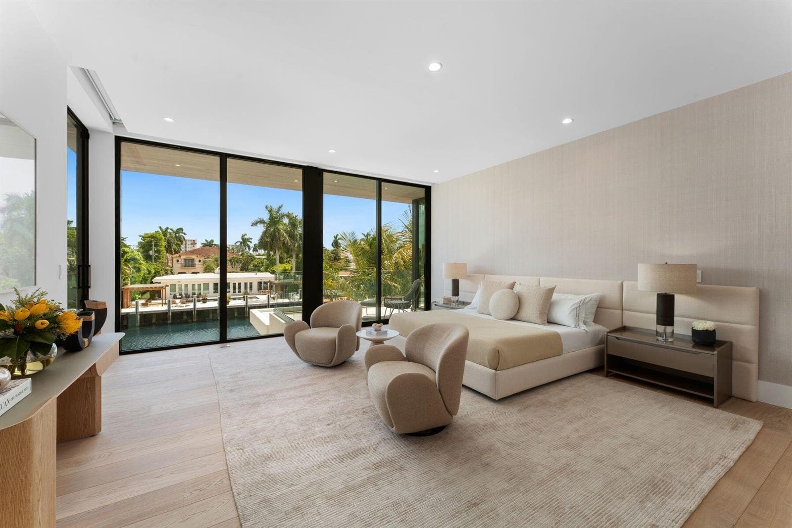 2400 Barcelona Dr
