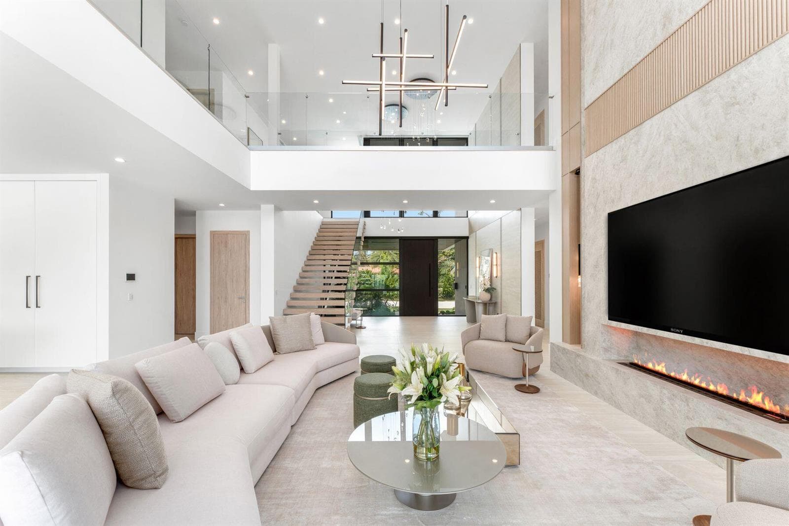 2400 Barcelona Dr