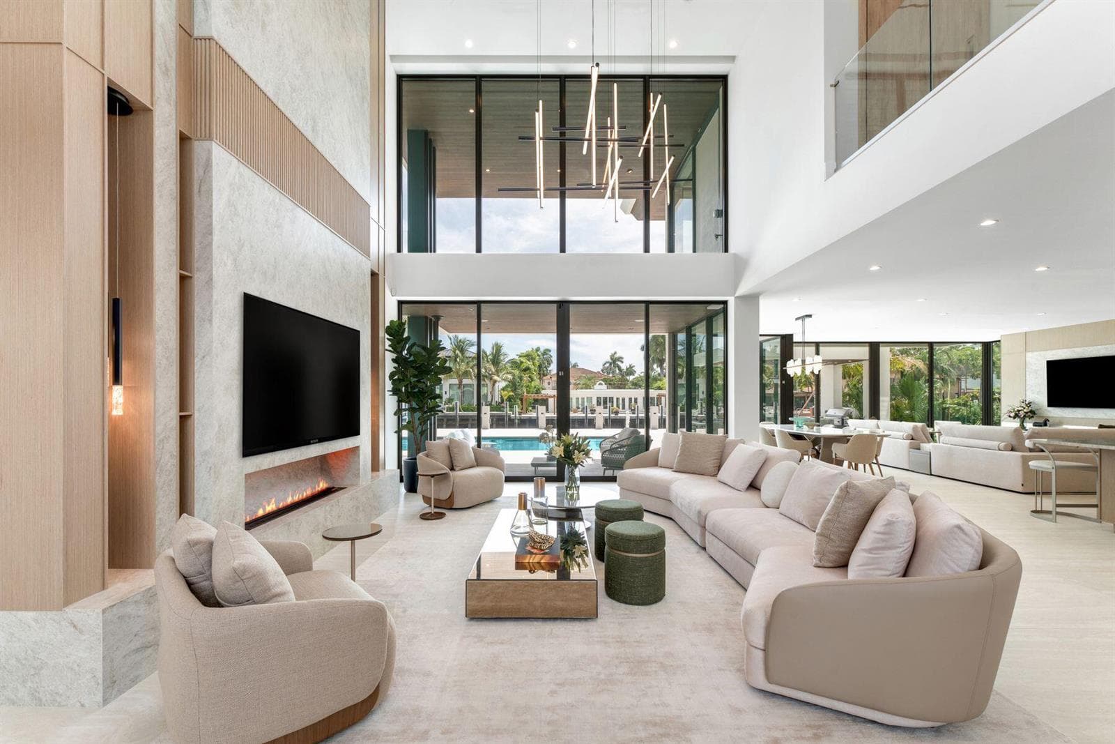 2400 Barcelona Dr