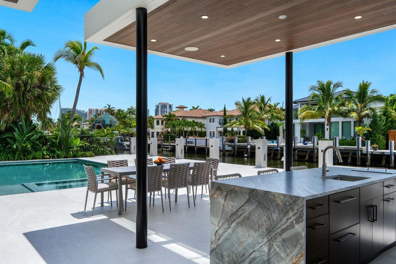 2400 Barcelona Dr