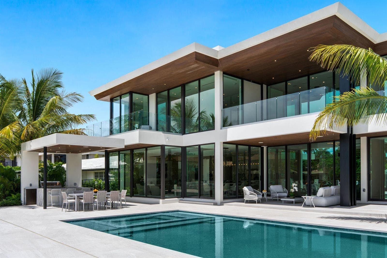 2400 Barcelona Dr