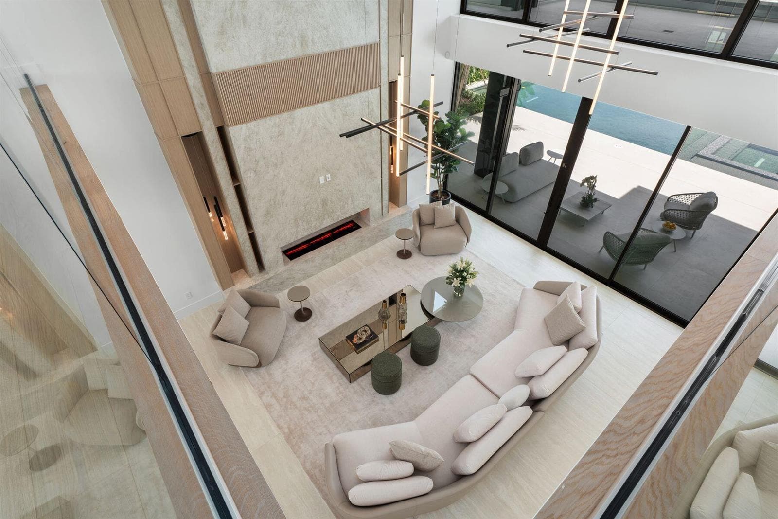 2400 Barcelona Dr
