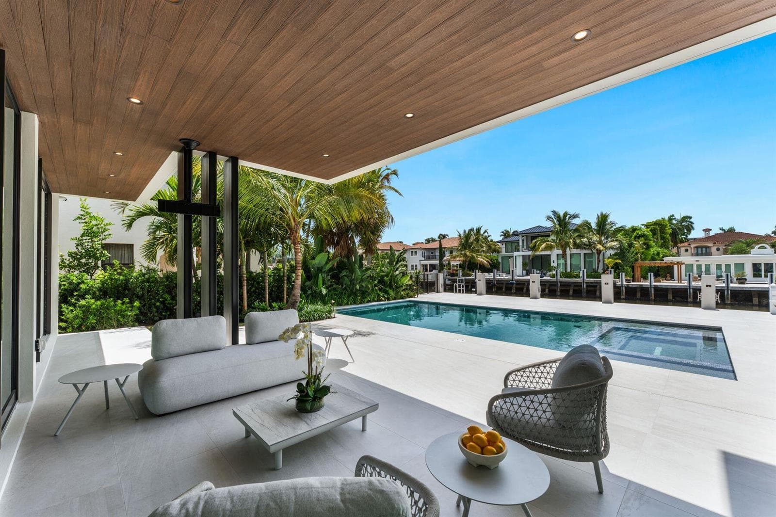2400 Barcelona Dr
