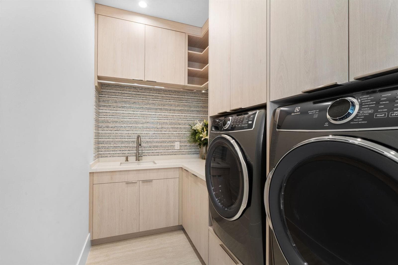 2400 Barcelona Dr