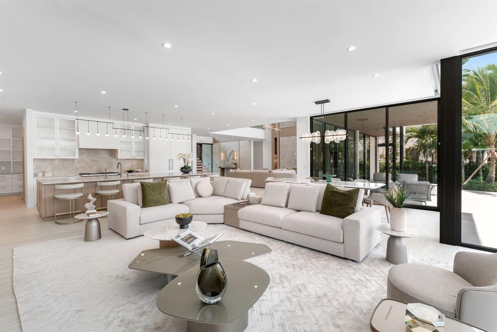 2400 Barcelona Dr