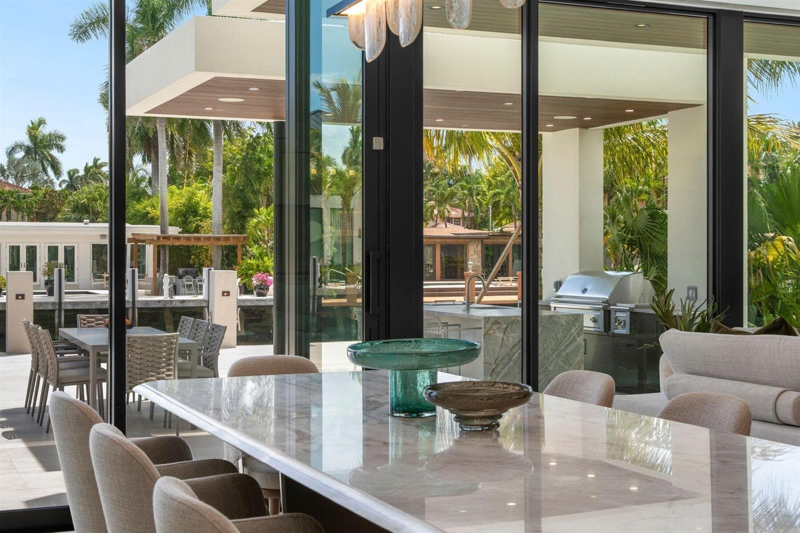 2400 Barcelona Dr