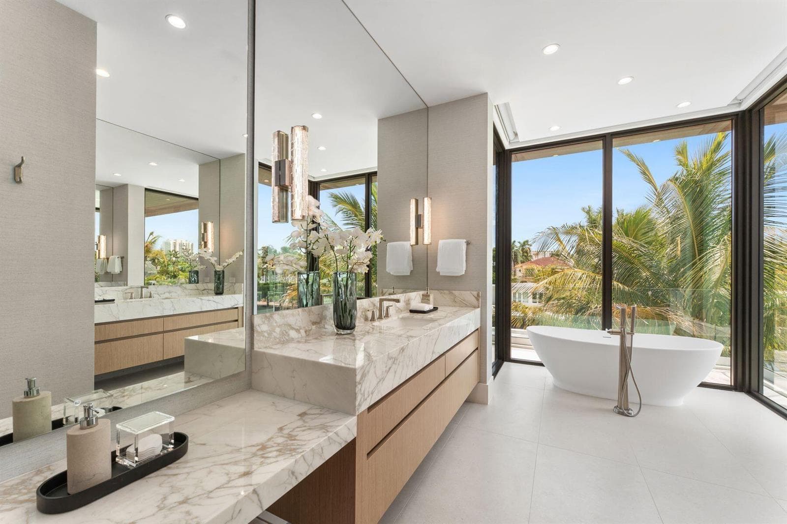 2400 Barcelona Dr
