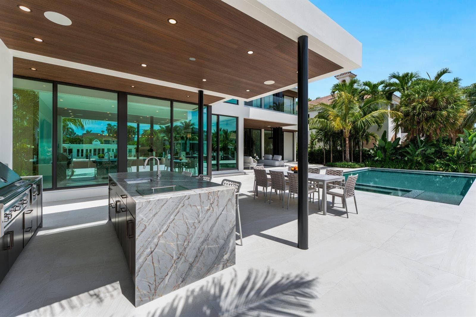 2400 Barcelona Dr