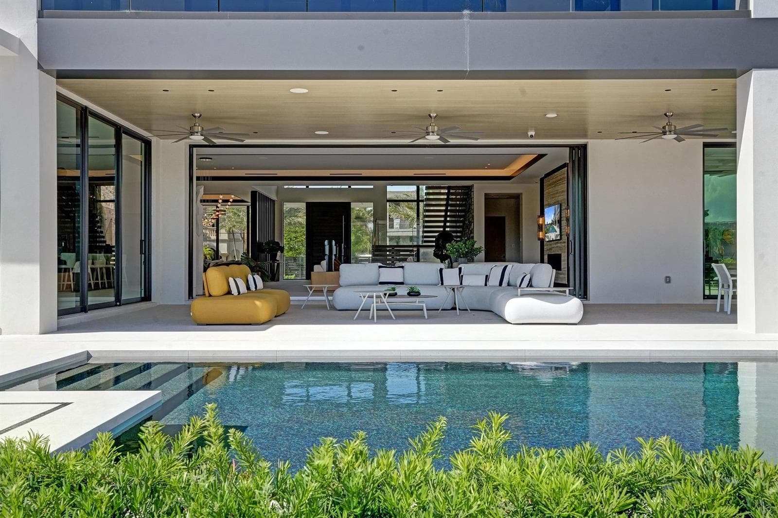 23 Isla Bahia Dr
