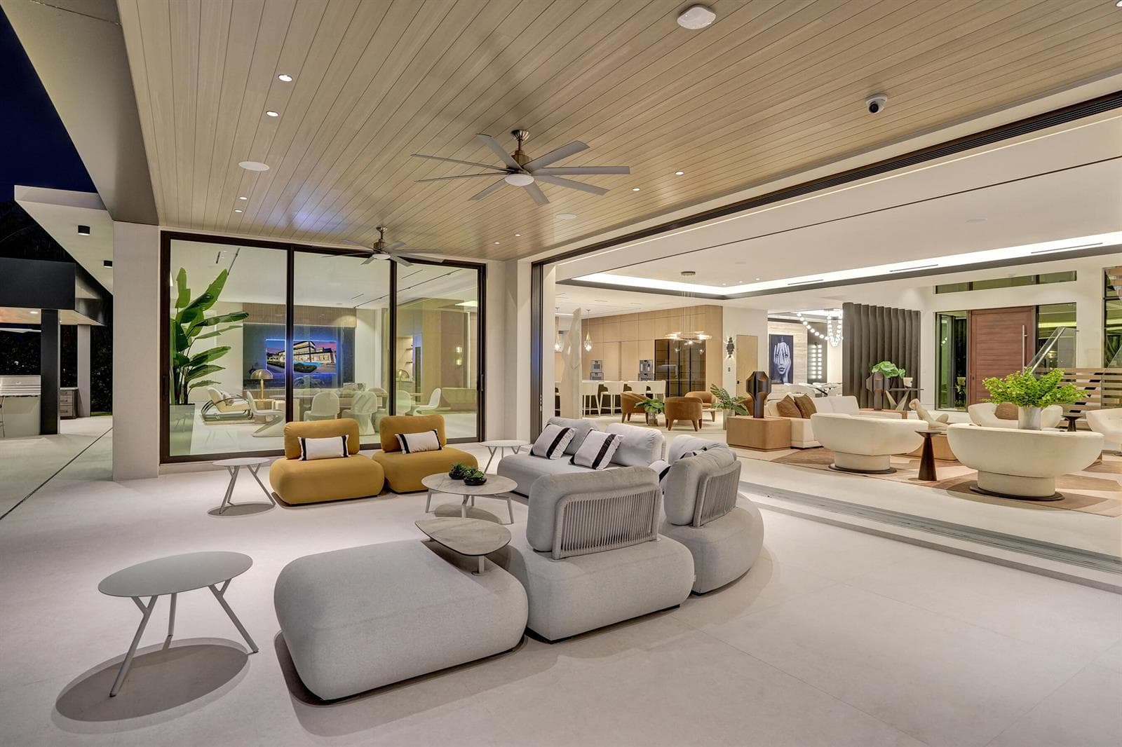 23 Isla Bahia Dr